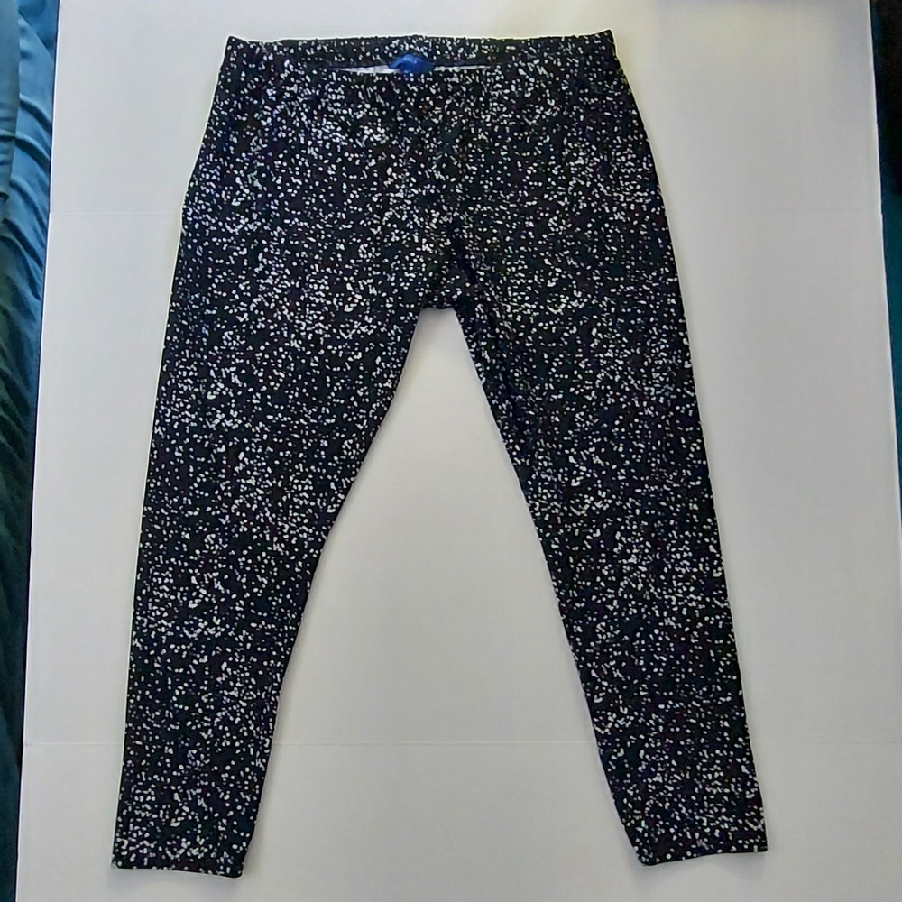APT.9 BLK/WHT soft pants.
